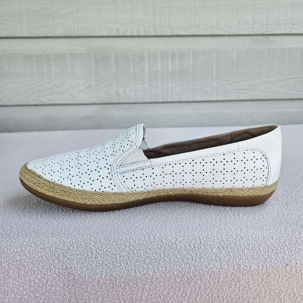 Clarks Danelly Molly Womens SZ 7 1/2 White Eyelet Espadrille Slip-On Loafer Flat - Picture 3 of 12